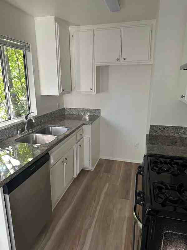 2337 Del Mar Rd #03 - Photo 3 of 12