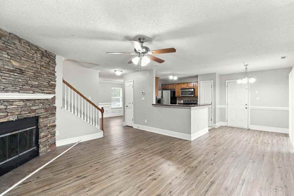 15734 Dehavilland Dr - Photo 5 of 17