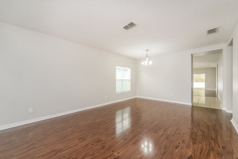 7211 Wakeview Dr - Photo 3 of 16