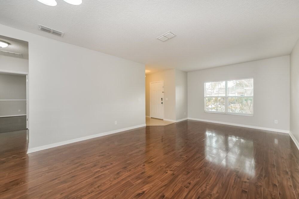 7211 Wakeview Dr - Photo 4 of 16