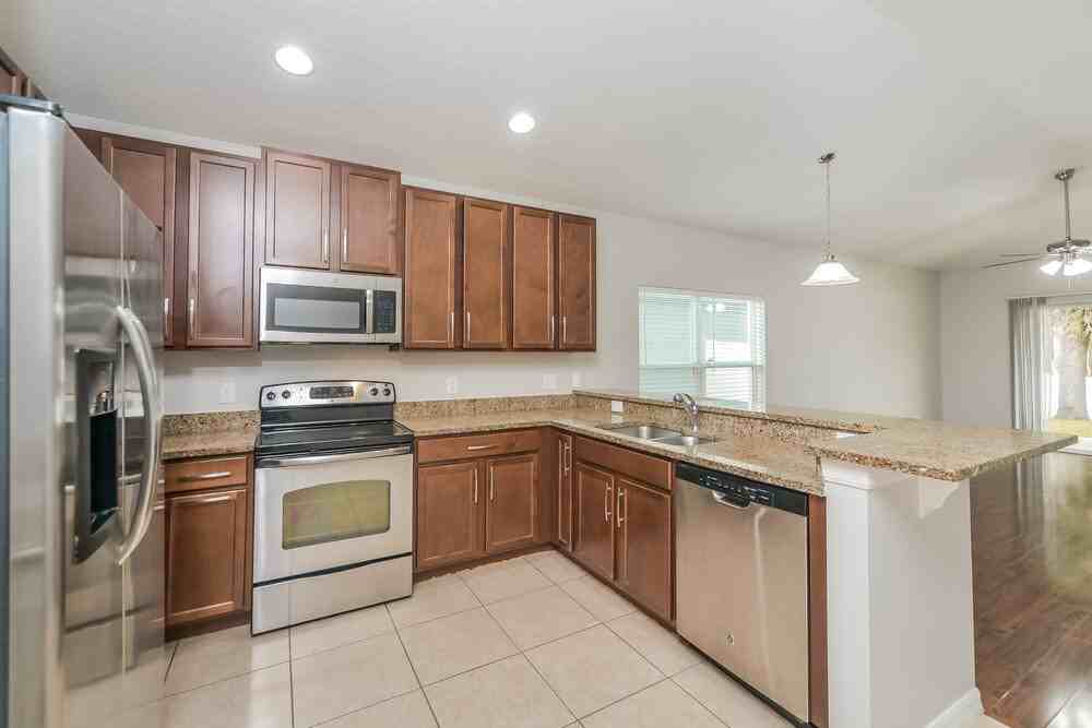 7211 Wakeview Dr - Photo 6 of 16
