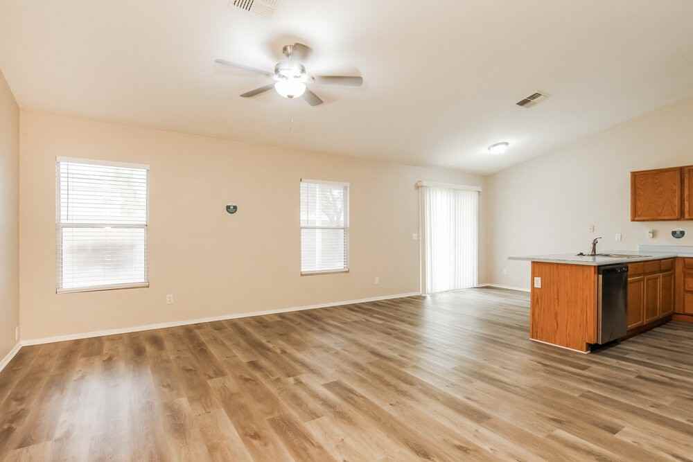 773 E Wildhorse Dr - Photo 3 of 16