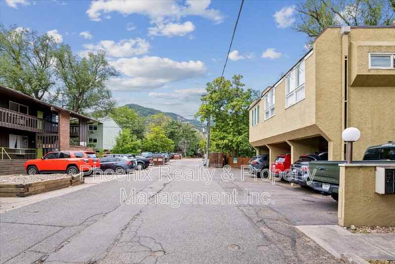 1647 9th St - Photo 2 of 19