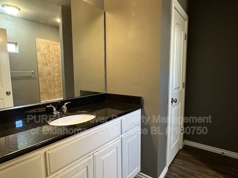 1027 Sw 92nd St - Photo 7 of 19