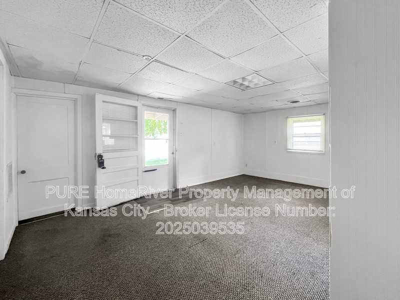 303 W 22nd St - Photo 3 of 18