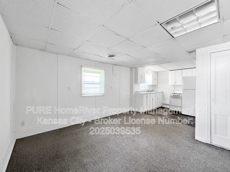 303 W 22nd St - Photo 4 of 18