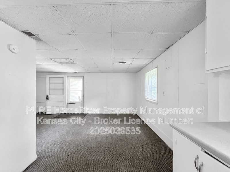 303 W 22nd St - Photo 5 of 18