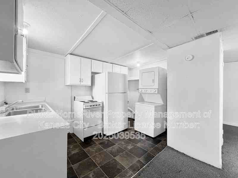 303 W 22nd St - Photo 6 of 18