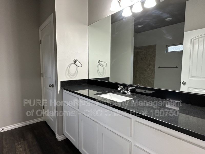 920 Sw 91st St - Photo 4 of 12
