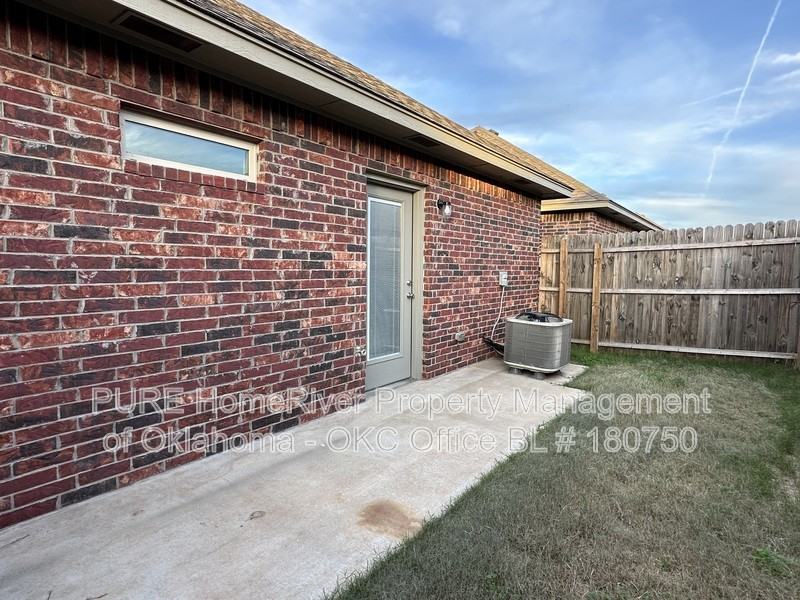 920 Sw 91st St - Photo 7 of 12