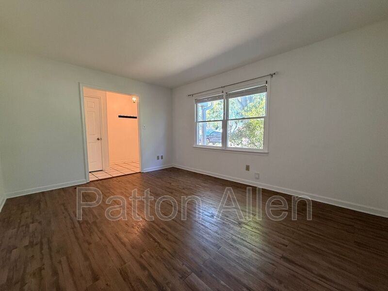 217 Scottlynn Dr - Photo 4 of 38