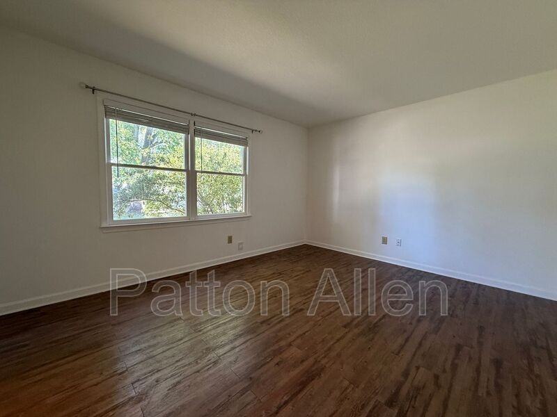 217 Scottlynn Dr - Photo 5 of 38