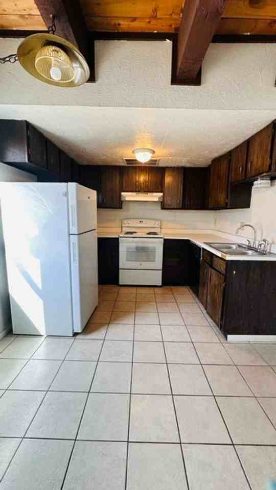 135 Monroe Ave Apt A - Photo 2 of 6