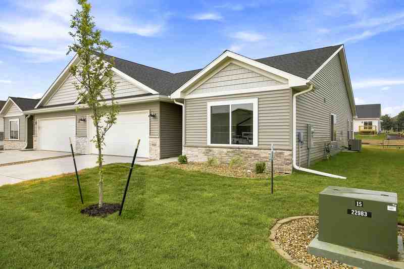 942 Eisenhower Blvd - Photo 2 of 26