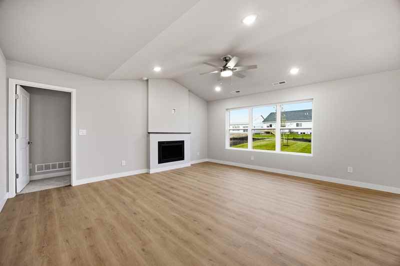 942 Eisenhower Blvd - Photo 3 of 26
