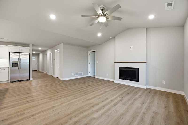 942 Eisenhower Blvd - Photo 4 of 26