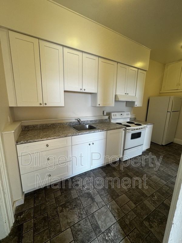 451 Water St #4 - Photo 5 of 50