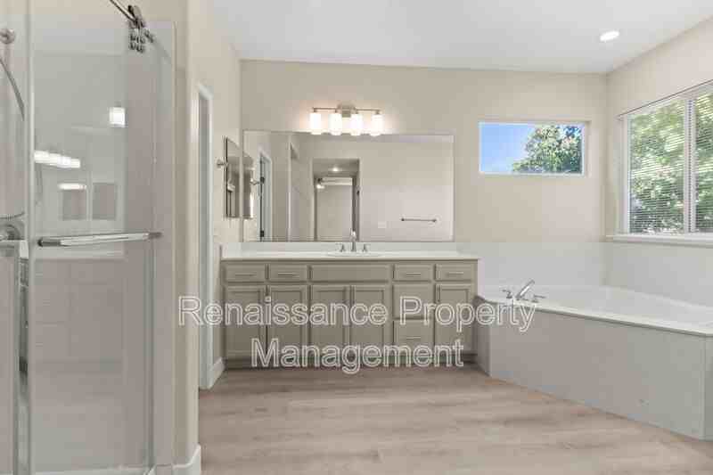 1618 Matterhorn St - Photo 5 of 47