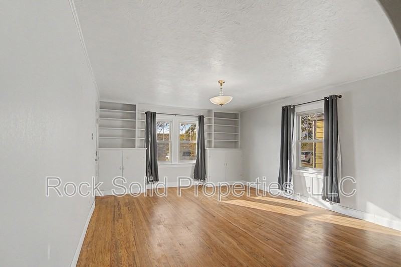3313 Hynds Blvd - Photo 5 of 34