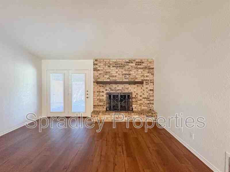 2101 Buckskin Trl - Photo 3 of 15