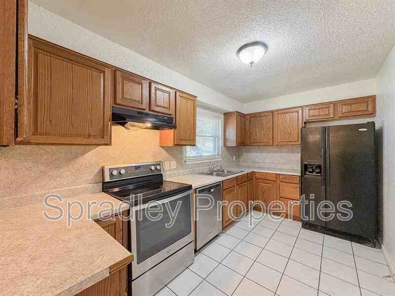 2101 Buckskin Trl - Photo 5 of 15
