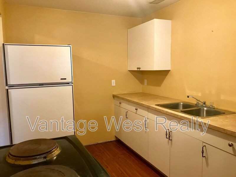 2190 - Photo 3 of 20