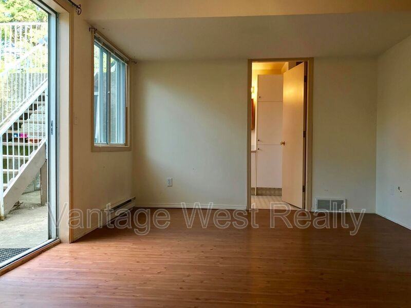 2190 - Photo 7 of 20
