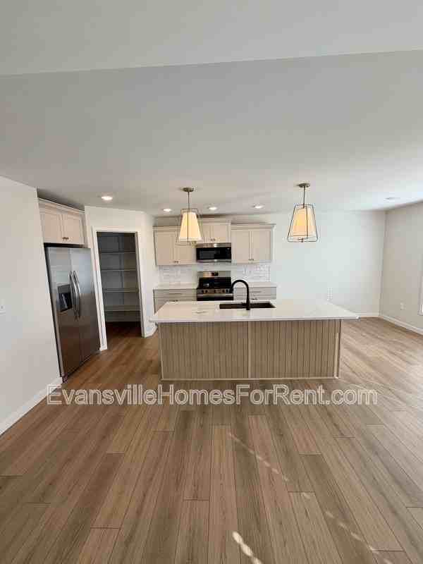 12811 Halle Dr - Photo 2 of 17