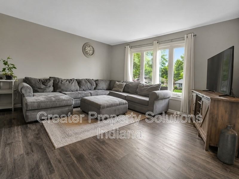 3810 Kingsway Dr - Photo 2 of 37