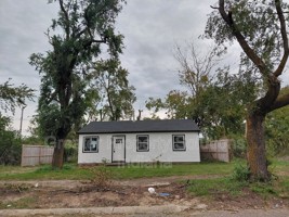 featured image of 1047 Decatur St