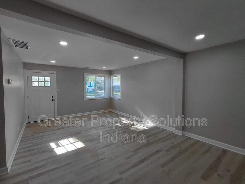 1047 Decatur St - Photo 3 of 7