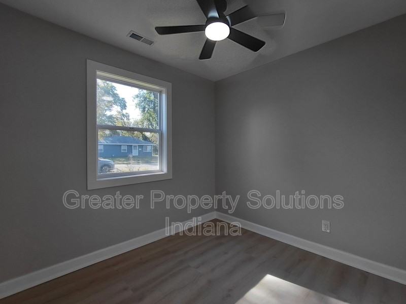 1047 Decatur St - Photo 4 of 7