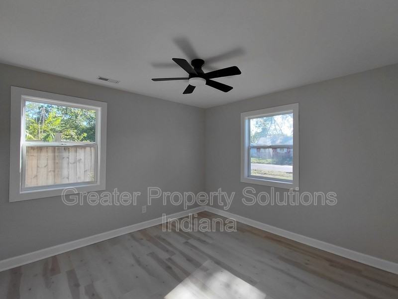 1047 Decatur St - Photo 5 of 7