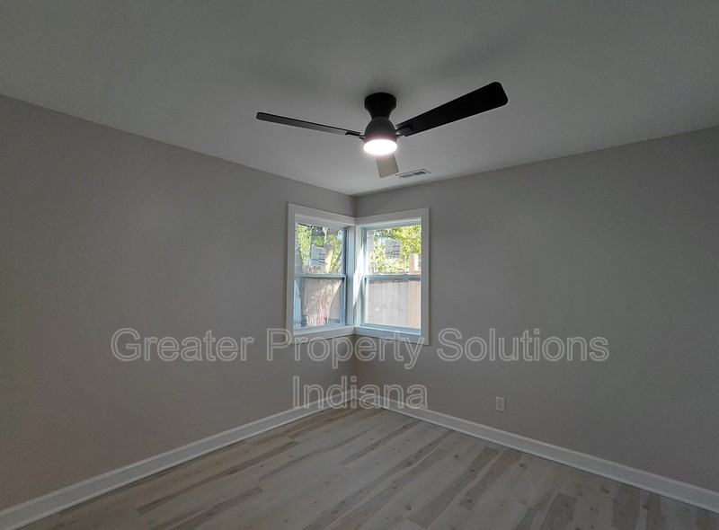 1047 Decatur St - Photo 6 of 7