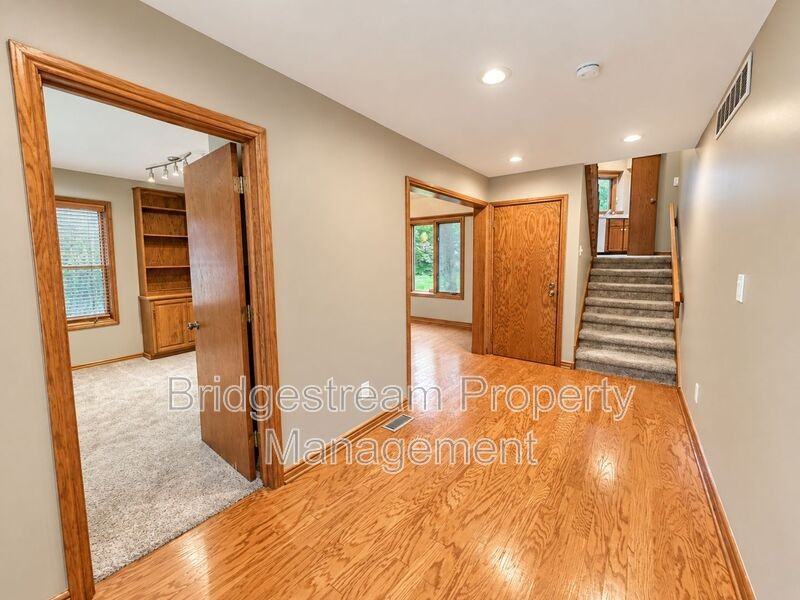 7205 Forest Brook Blvd - Photo 4 of 20
