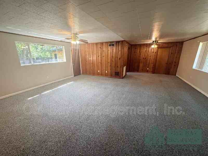 2301 E Hillwood Dr - Photo 3 of 10