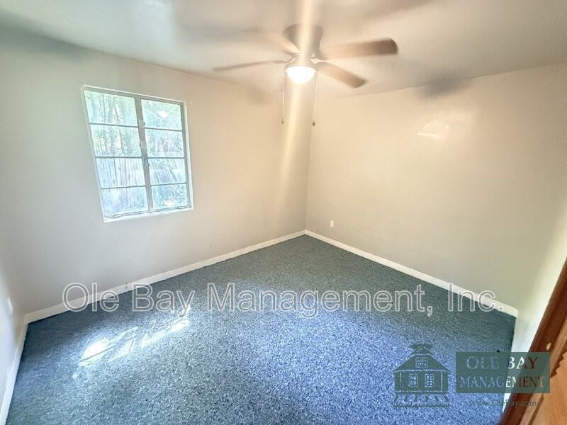 2301 E Hillwood Dr - Photo 5 of 10