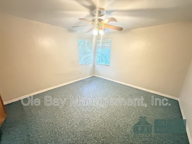 2301 E Hillwood Dr - Photo 6 of 10