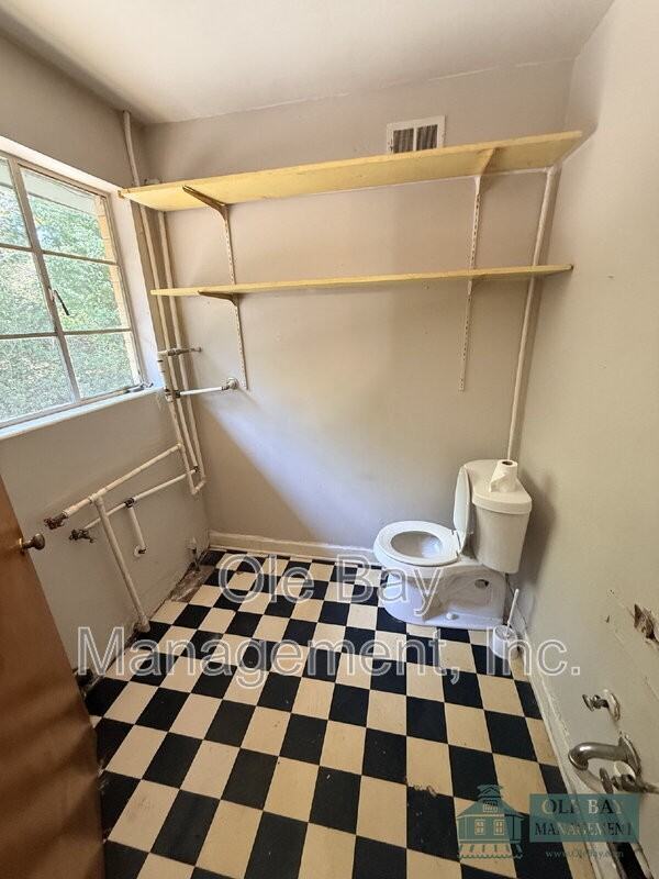 2301 E Hillwood Dr - Photo 7 of 10