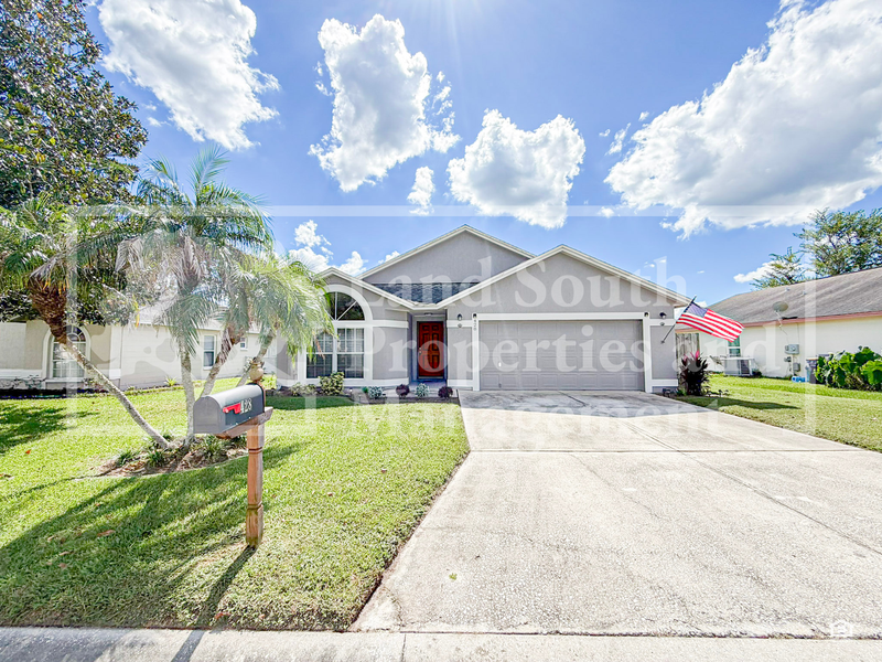 428 Emerald Cove Loop - Photo 2 of 34