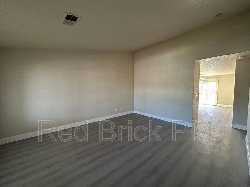 232 Olivia Ct - Photo 3 of 8