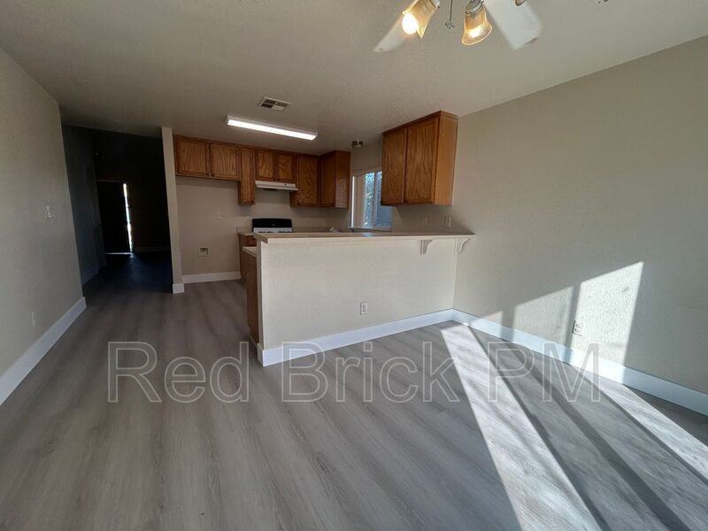 232 Olivia Ct - Photo 4 of 8