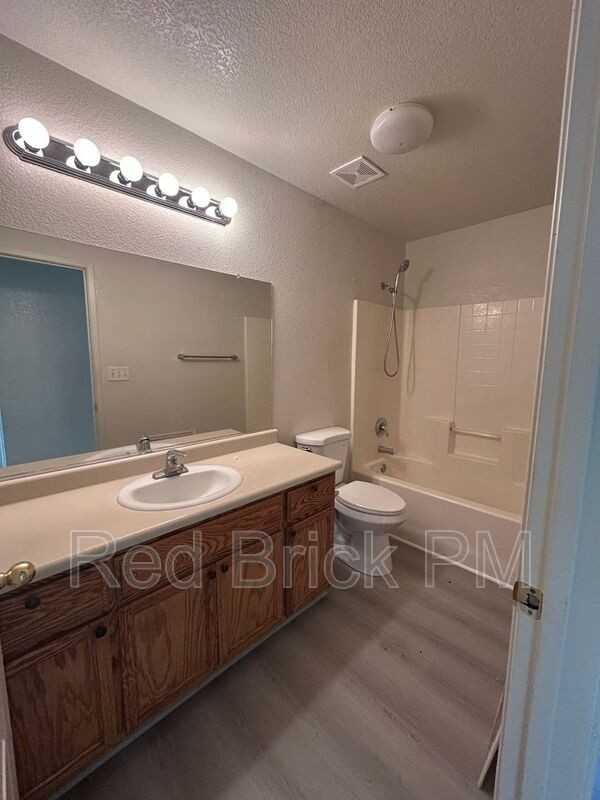 232 Olivia Ct - Photo 5 of 8