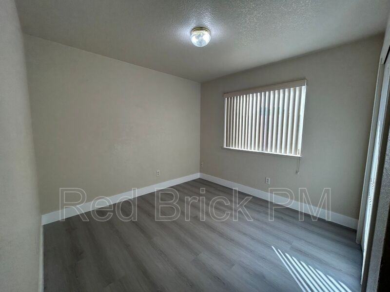 232 Olivia Ct - Photo 7 of 8