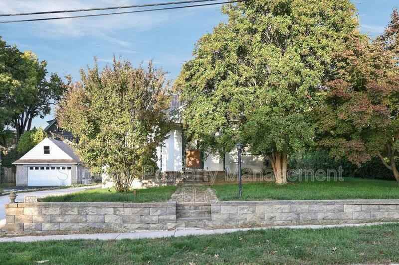 2515 Belmont Ave - Photo 2 of 15