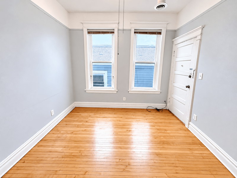 2303 S Oakley Ave #2R - Photo 3 of 13