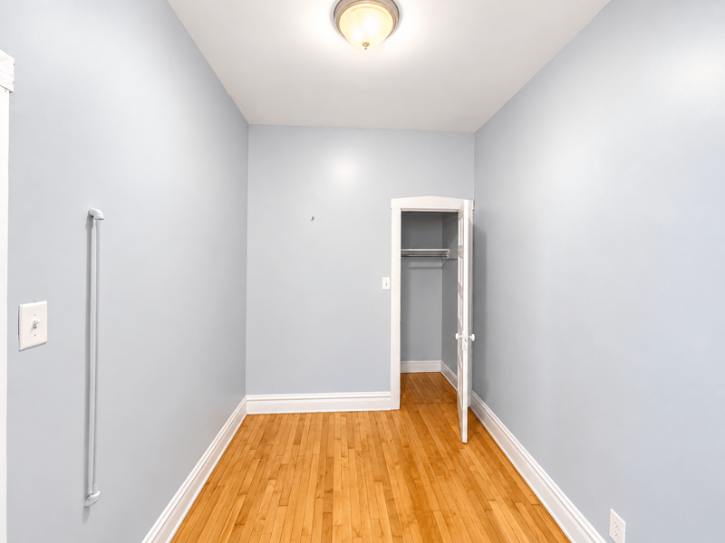2303 S Oakley Ave #2R - Photo 4 of 13