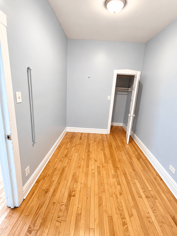 2303 S Oakley Ave #2R - Photo 5 of 13