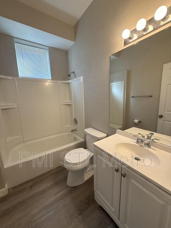 2108 S Spring Ave #3N - Photo 2 of 6