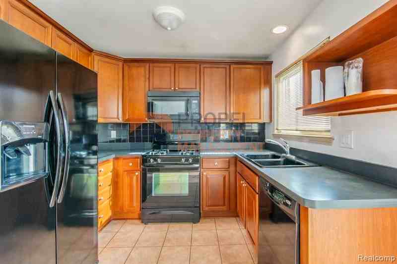 10117 Hamilton St - Photo 2 of 13